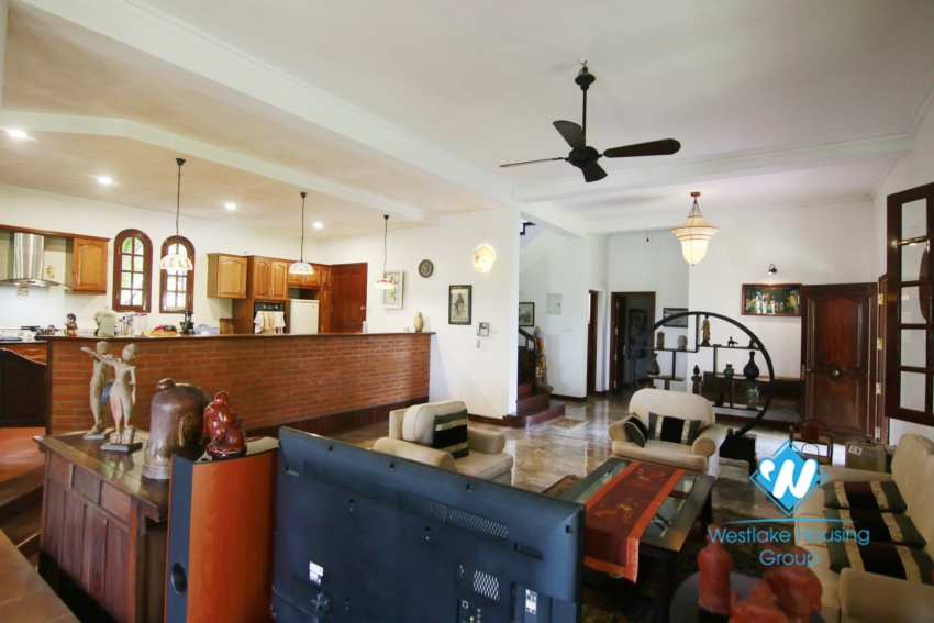 River view garden villa for rent in Long Bien Hanoi